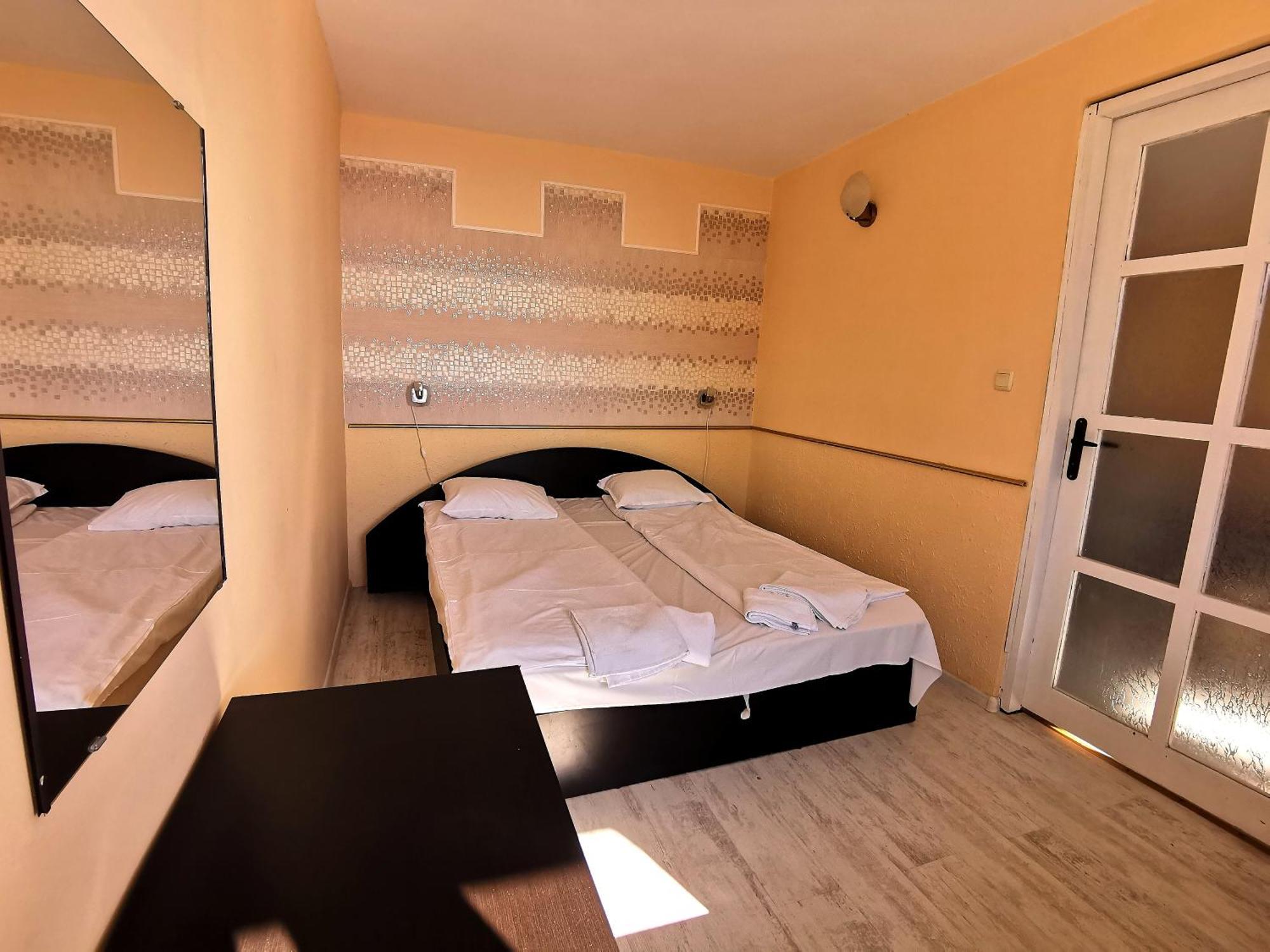 Family Hotel White House Pomorie Esterno foto